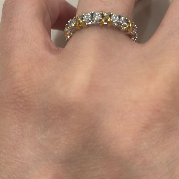 Luxurious Crystal-Embellished Bracelet - Picture 2 of 11